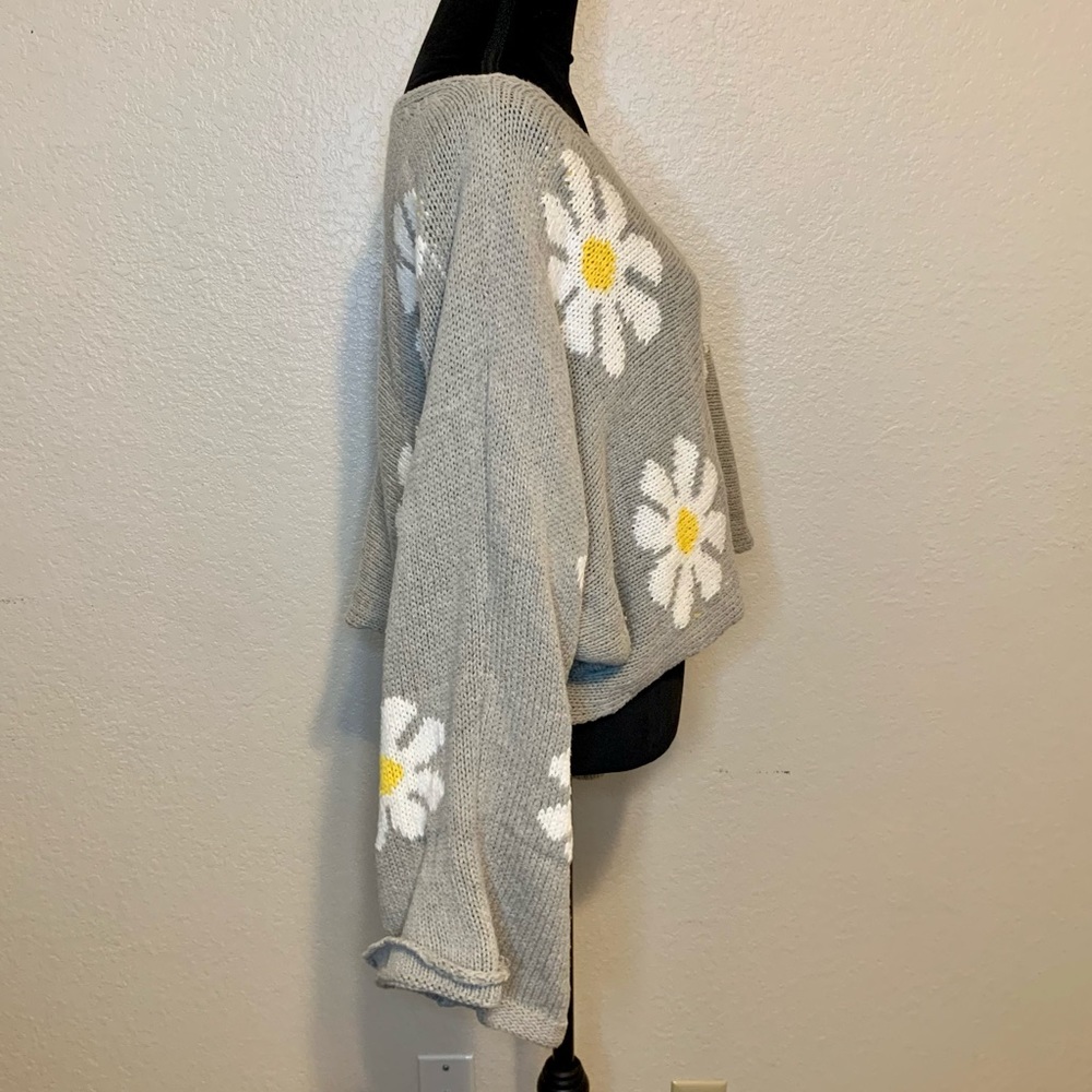 Storia Daisy Girl Cropped Sweater Bell Sleeves Gray White Yellow Size Medium - Picture 12 of 16